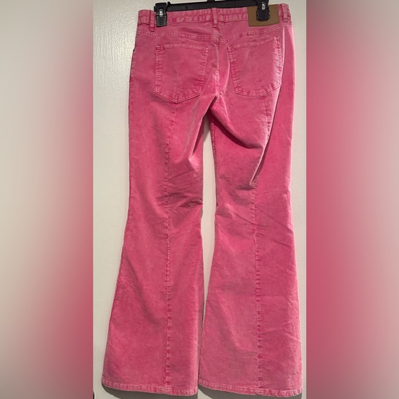 NWT; BDG Urban Outfitters Pinwale Corduroy Low Rise Extreme Flared Leg Pants🌷 - Picture 2 of 8
